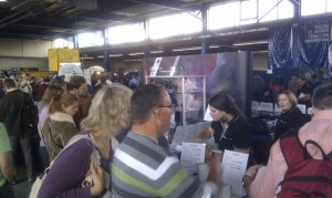 Andrang vor dem Stand von astrolshop.live